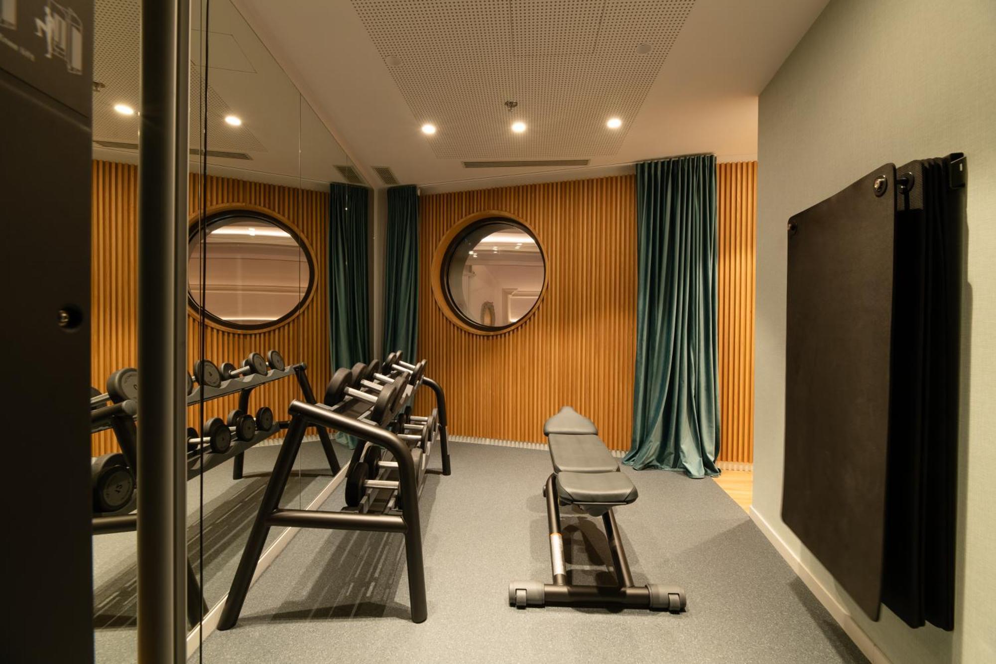 UMusic Hotel Madrid Exterior foto The gym