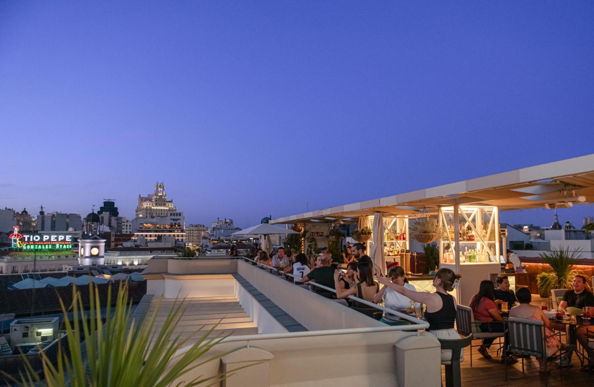 UMusic Hotel Madrid Exterior foto The Sky Bar
