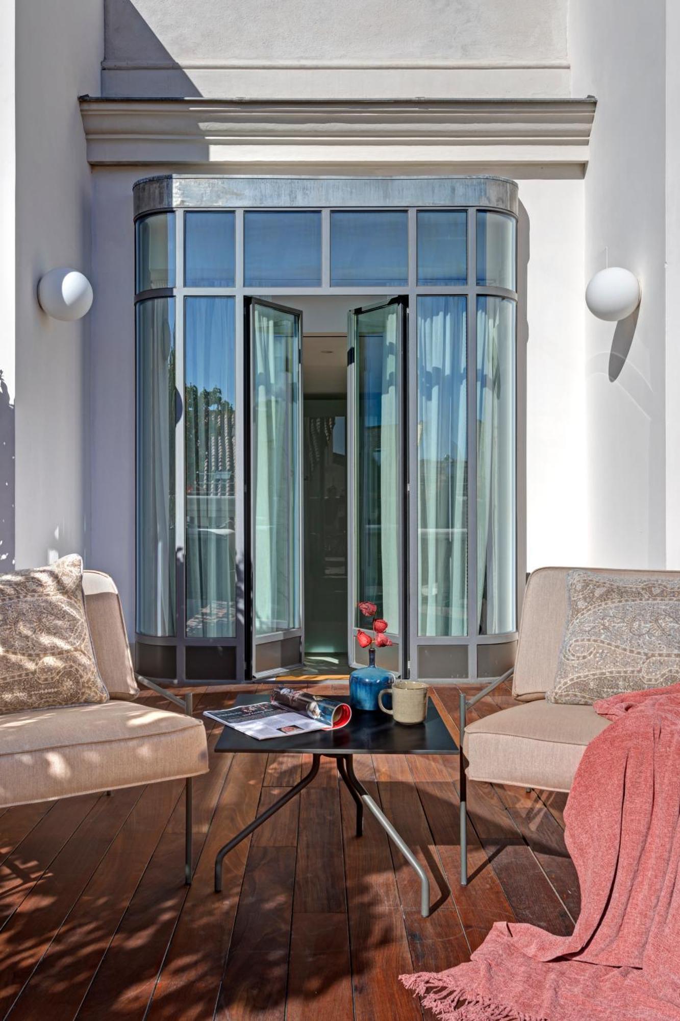 UMusic Hotel Madrid Exterior foto A revolving door